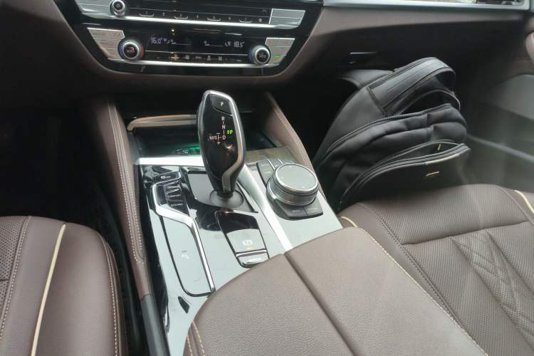 Used BMW 5 Series 2022 Second Facelift 525Li Luxury Package Gear Lever