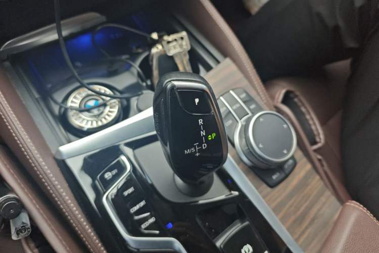 Used BMW 5 Series 2022 Updated 530Li Leading Edition Luxury Package Gear Lever