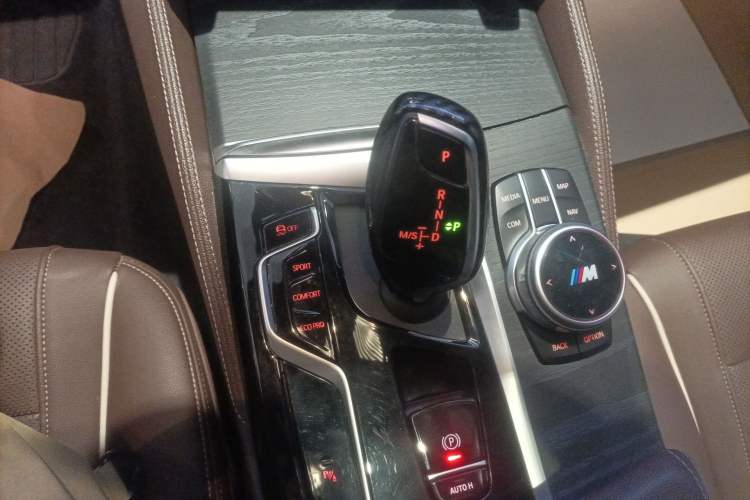 Used BMW 5 Series 2022 Second Facelift 530Li Leading Edition M Sport Package Gear Lever