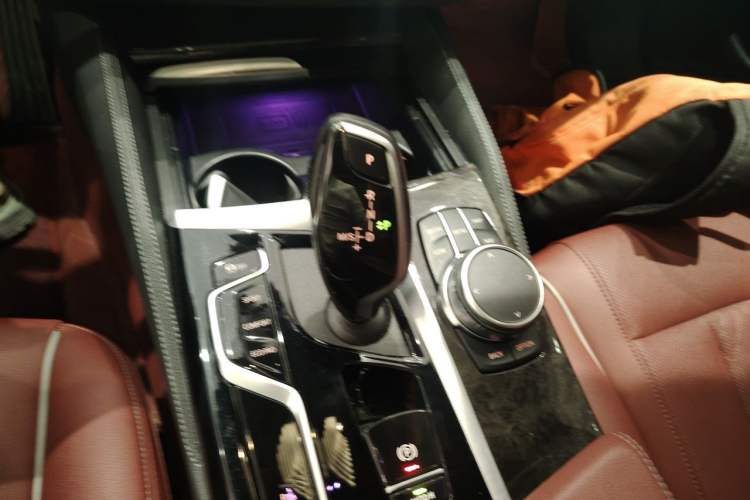 Used BMW 5 Series 2022 Second Facelift 525Li M Sport Package Gear Lever