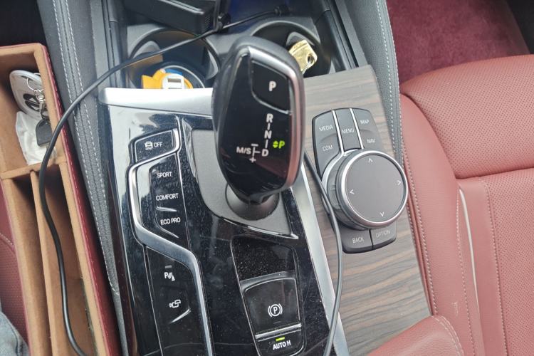 Used BMW 5 Series 2022 Second Facelift 530Li Luxury Version M Sport Package Gear Lever