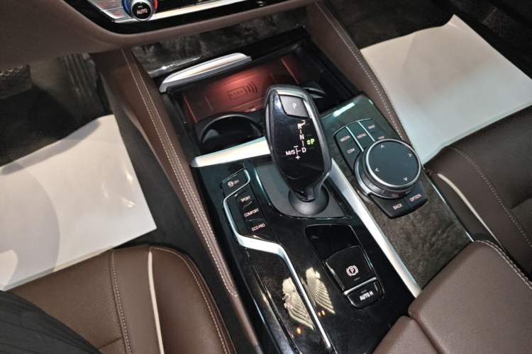 Used BMW 5 Series 2022 Second Facelift 525Li Luxury Package Gear Lever