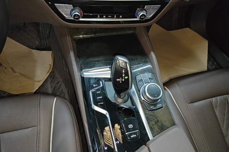 Used BMW 5 Series 2022 Restyled 525Li Luxury Package Gear Lever