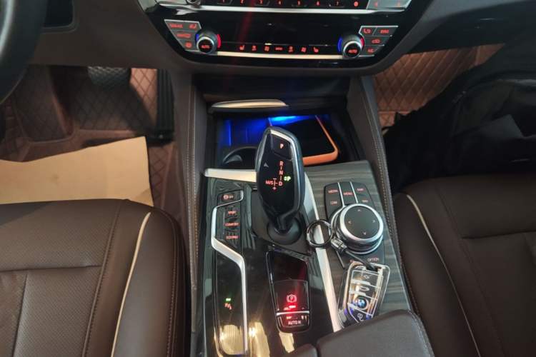 Used BMW 5 Series 2022 Updated 530Li Leading Edition Luxury Package Gear Lever