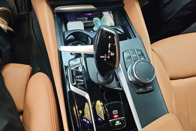 Used BMW 5 Series 2022 Second Facelift 525i M Sport Package Gear Lever