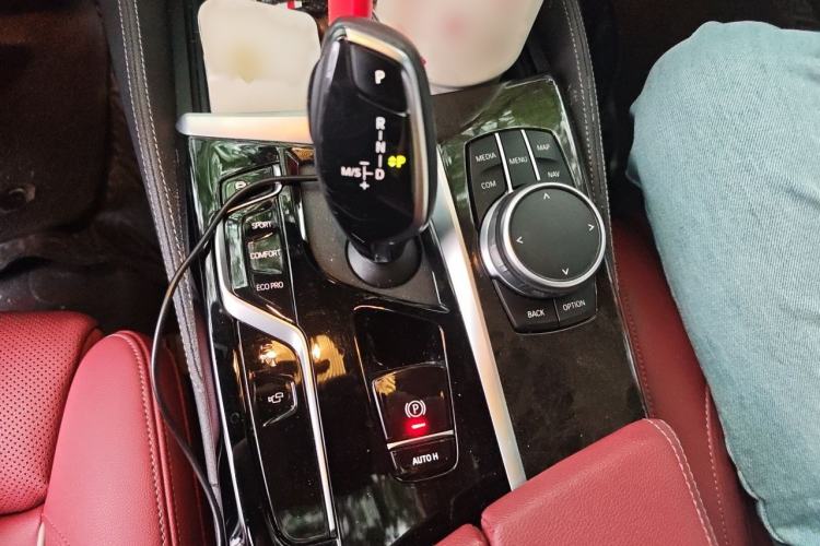 Used BMW 5 Series 2022 Second Facelift 530Li Luxury Version M Sport Package Gear Lever