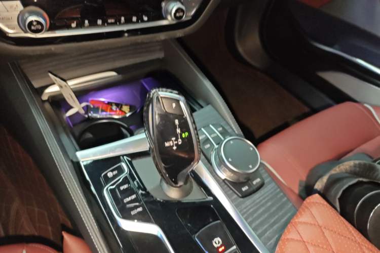 Used BMW 5 Series 2022 Second Facelift 530Li Leading Edition M Sport Package Gear Lever