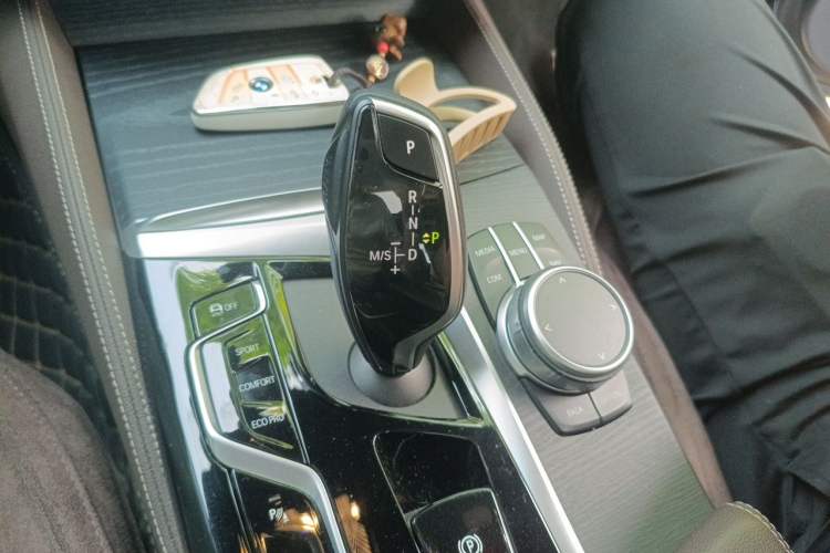 Used BMW 5 Series 2022 Second Facelift 530Li Luxury Version M Sport Package Gear Lever