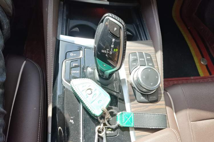 Used BMW 5 Series 2022 Updated 530Li Leading Edition Luxury Package Gear Lever