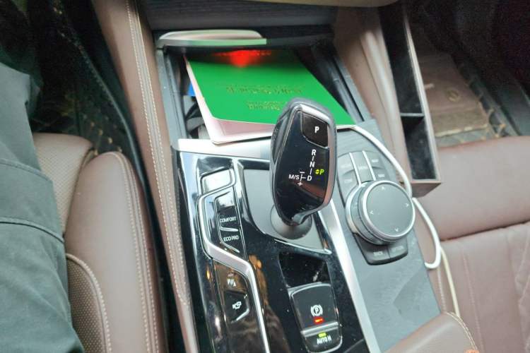 Used BMW 5 Series 2022 530Li Luxury Edition M Sport Package Gear Lever