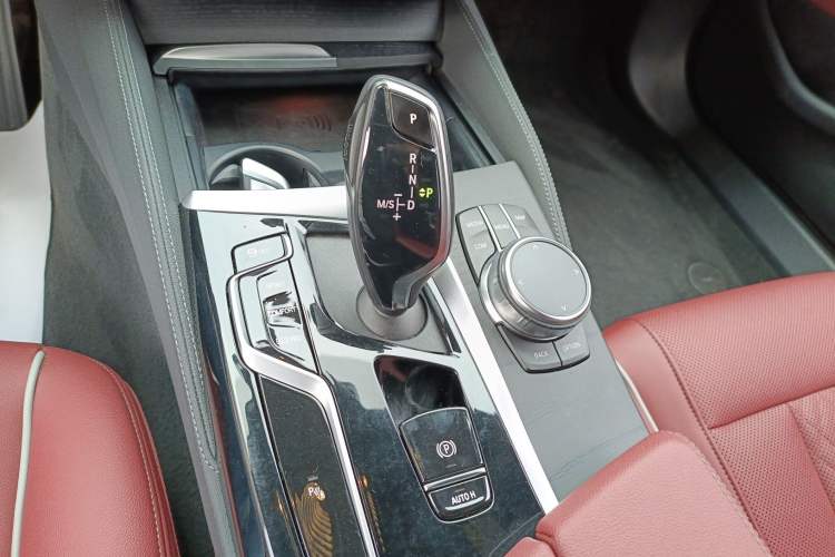 Used BMW 5 Series 2022 Second Facelift 530Li Leading Edition M Sport Package Gear Lever