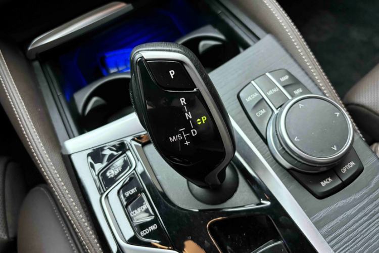 Used BMW 5 Series 2022 530Li Luxury Edition M Sport Package Gear Lever