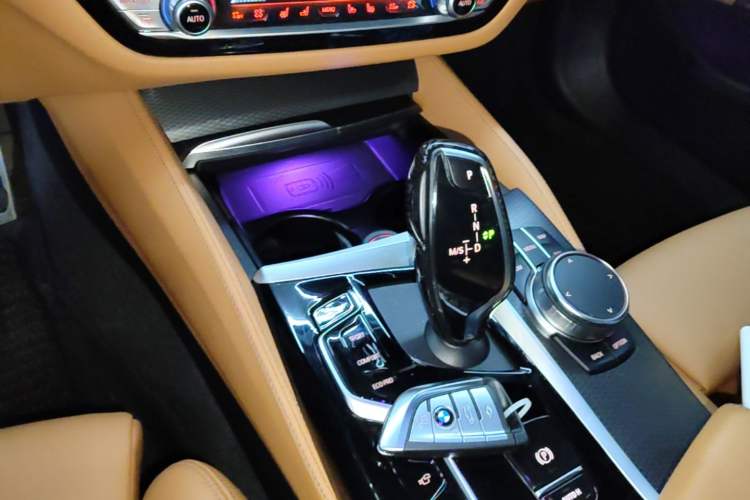Used BMW 5 Series 2022 Restyled 540i Luxury Edition M Sport Package Gear Lever