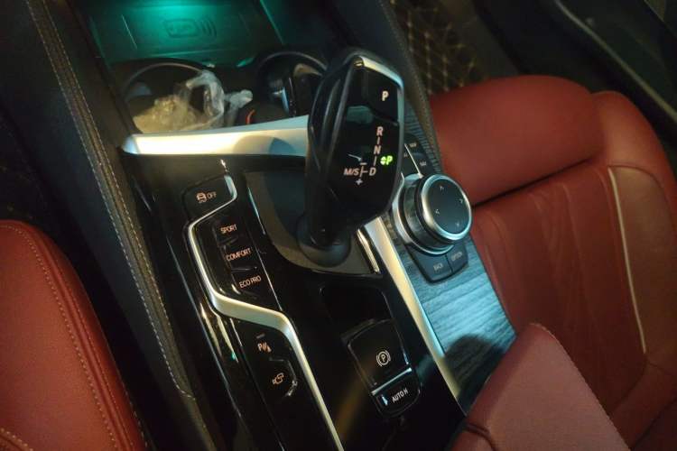 Used BMW 5 Series 2022 Second Facelift 530Li Luxury Version M Sport Package Gear Lever