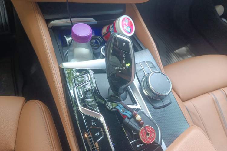 Used BMW 5 Series 2022 Restyled 540i Luxury Edition M Sport Package Gear Lever