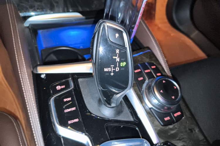 Used BMW 5 Series 2022 Restyled 525Li Luxury Package Gear Lever
