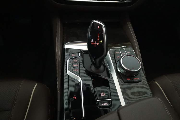 Used BMW 5 Series 2022 Second Facelift 525Li Luxury Package Gear Lever