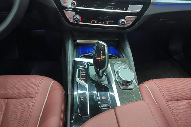 Used BMW 5 Series 2022 Second Facelift 525Li Luxury Package Gear Lever