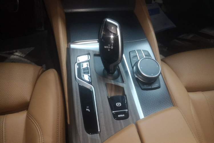 Used BMW 5 Series 2022 Restyled 525i M Sport Package Gear Lever