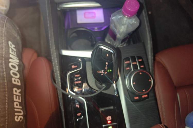 Used BMW 5 Series 2022 Second Facelift 530Li Luxury Version M Sport Package Gear Lever