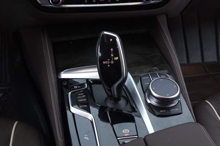 Used BMW 5 Series 2022 Second Facelift 525Li Luxury Package Gear Lever