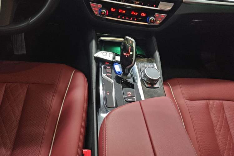 Used BMW 5 Series 2022 Second Facelift 525Li M Sport Package Gear Lever
