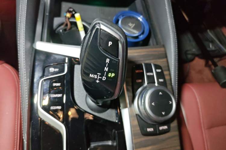 Used BMW 5 Series 2022 Updated 530Li Leading Edition Luxury Package Gear Lever