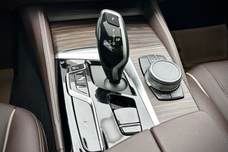 Used BMW 5 Series 2022 Updated 530Li Leading Edition Luxury Package Gear Lever