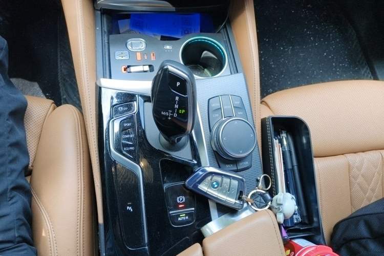 Used BMW 5 Series 2022 Second Facelift 525i M Sport Package Gear Lever