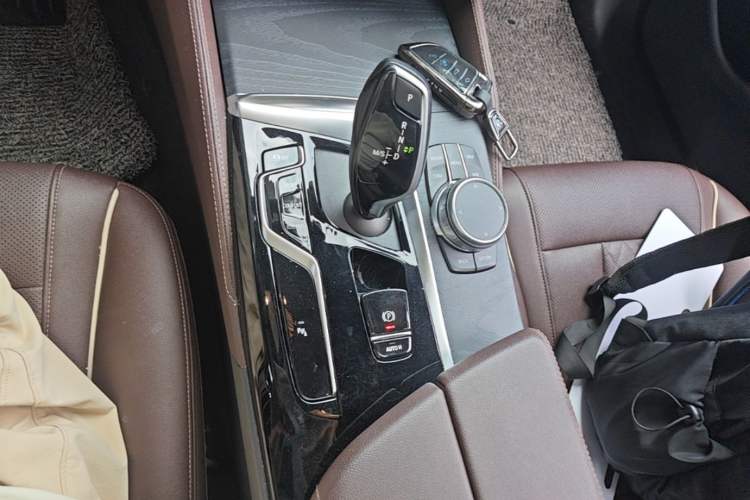 Used BMW 5 Series 2022 Restyled 530Li Leading Edition M Sport Package Gear Lever