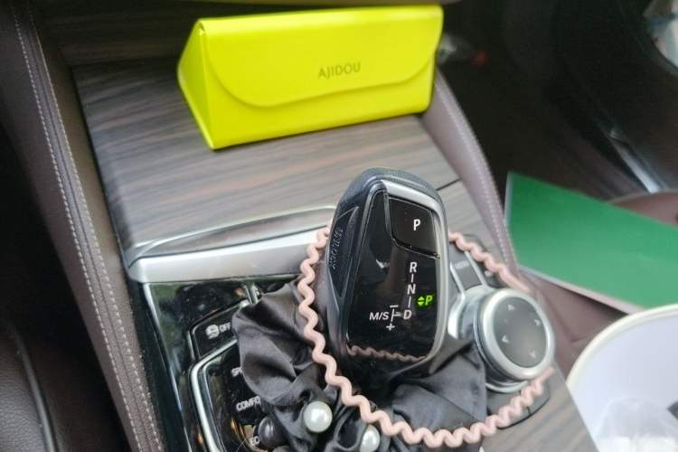 Used BMW 5 Series 2022 Updated 530Li xDrive Luxury Package Gear Lever