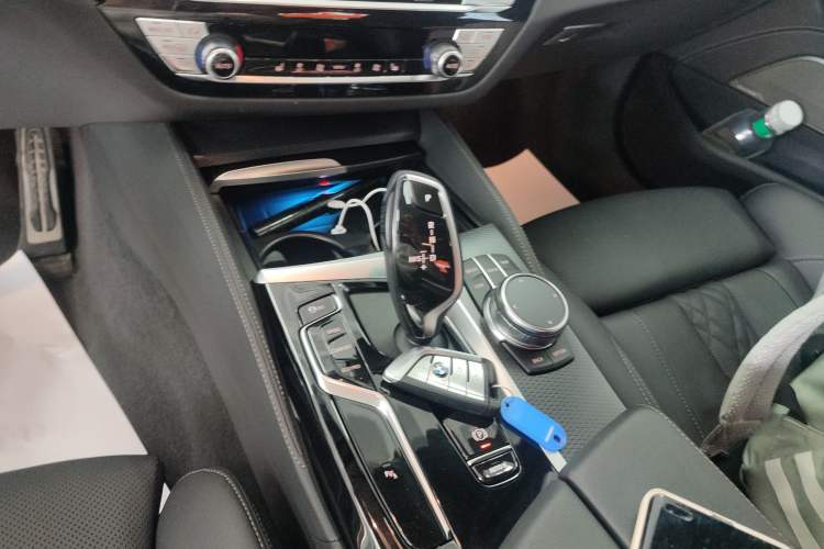 Used BMW 5 Series 2022 Second Facelift 530i M Sport Package Gear Lever