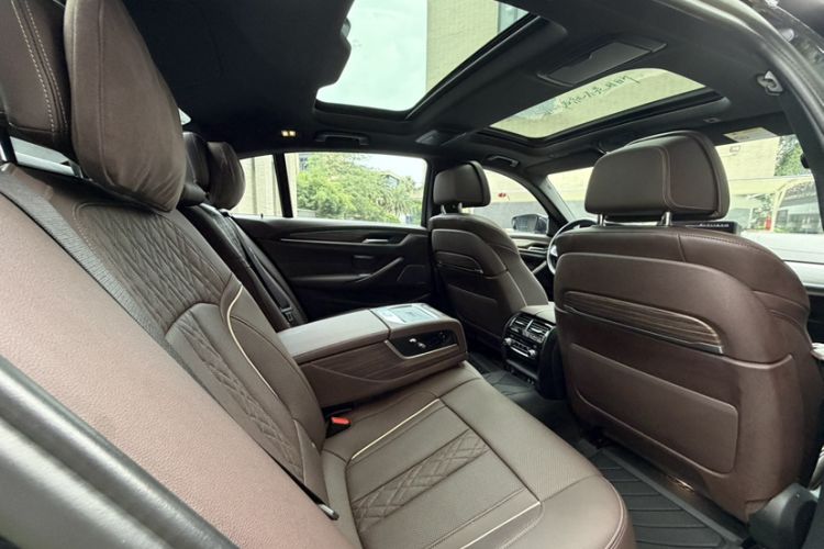 Used BMW 5 Series 2022 Second Facelift 530Li Luxury Version M Sport Package Headliner