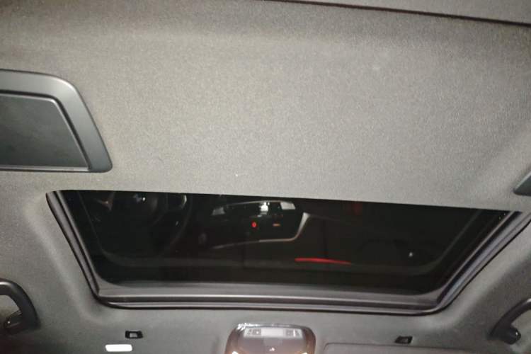 Used BMW 5 Series 2022 Second Facelift 530Li Luxury Version M Sport Package Headliner