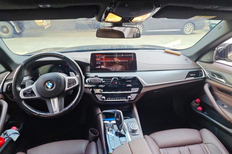 Used BMW 5 Series 2022 Second Facelift 530Li Luxury Version M Sport Package Headliner