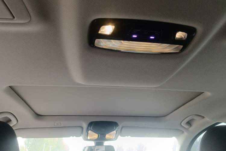 Used BMW 5 Series 2022 Restyled 525Li Luxury Package Headliner