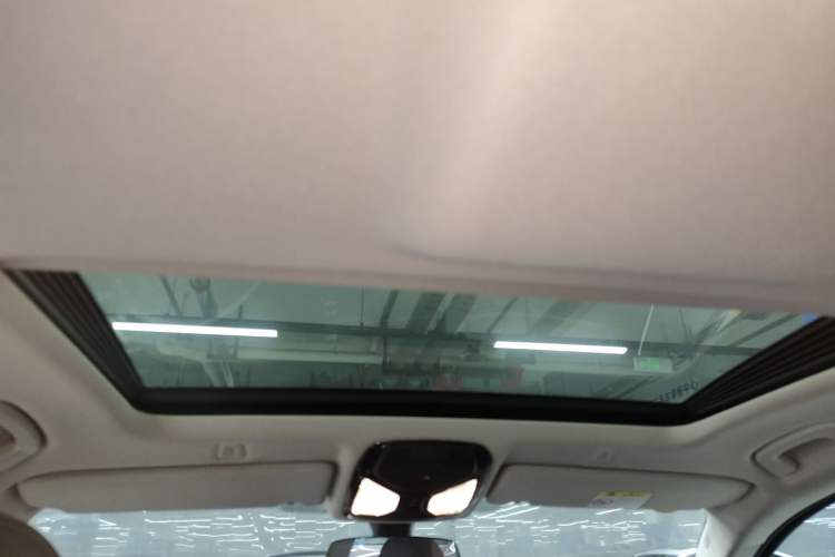 Used BMW 5 Series 2022 Second Facelift 525Li Luxury Package Headliner