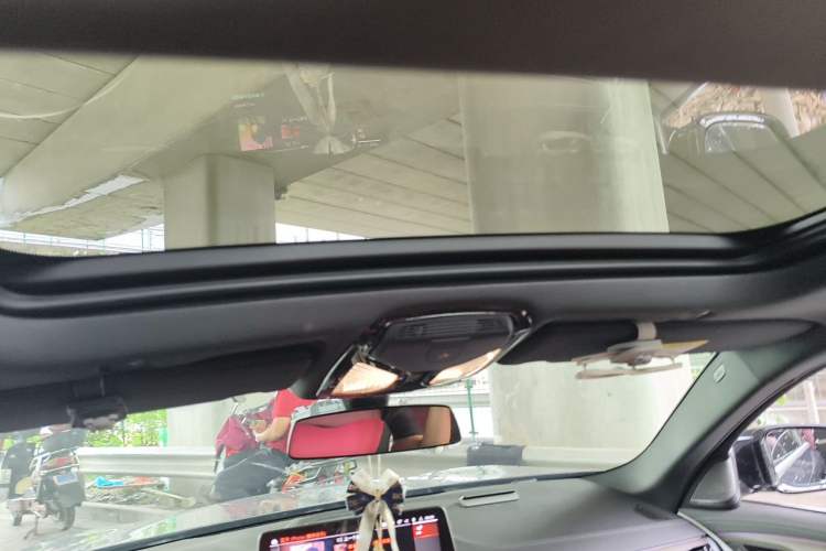 Used BMW 5 Series 2022 Second Facelift 530Li Luxury Version M Sport Package Headliner