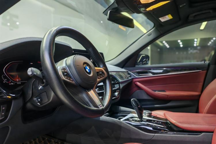 Used BMW 5 Series 2022 Second Facelift 525Li M Sport Package Interior 1