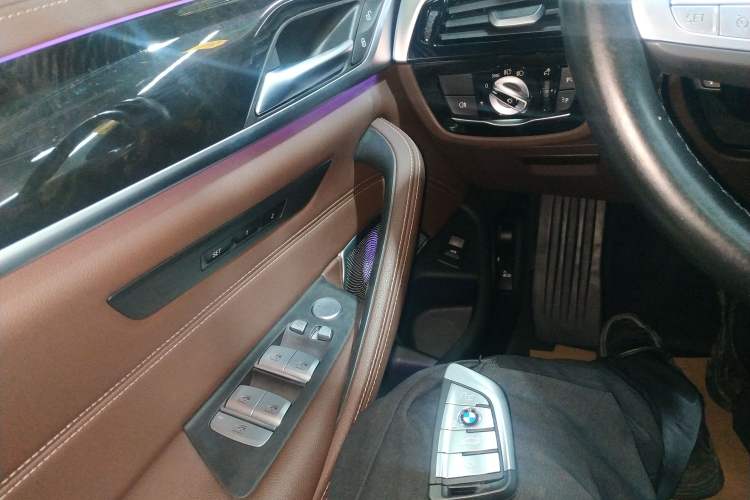 Used BMW 5 Series 2022 Second Facelift 525Li M Sport Package Interior 1