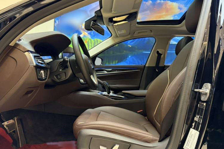 Used BMW 5 Series 2022 Restyled 525Li Luxury Package Interior 1