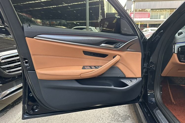 Used BMW 5 Series 2022 Updated 530i M Sport Package Interior 1