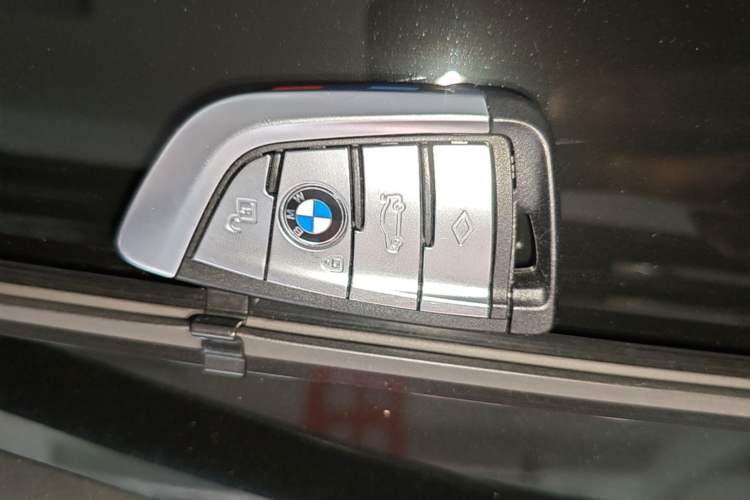 Used BMW 5 Series 2022 530i M Sport Package Interior 1