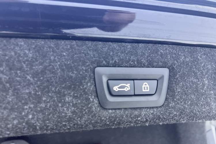Used BMW 5 Series 2022 530Li Leading Model M Sport Package Interior 1