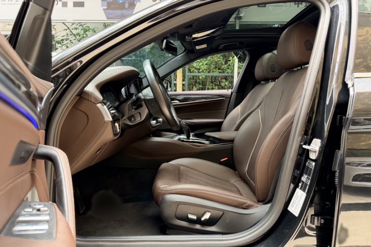 Used BMW 5 Series 2022 Restyled 525Li M Sport Package Interior 1