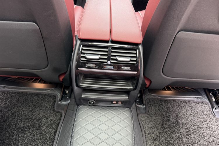 Used BMW 5 Series 2022 530Li Leading Model M Sport Package Interior 1