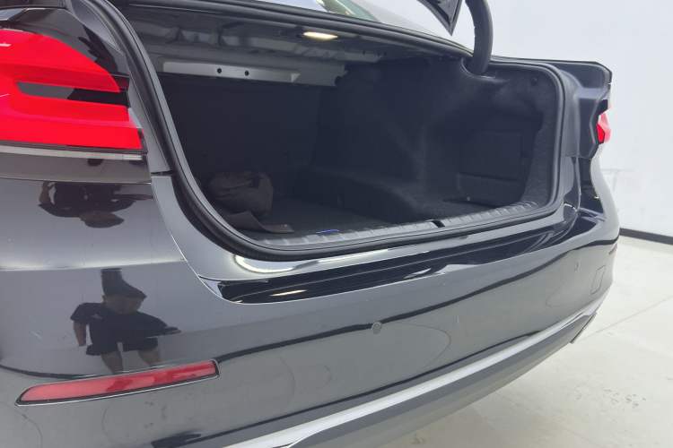 Used BMW 5 Series 2022 Restyled 525Li Luxury Package Interior 10
