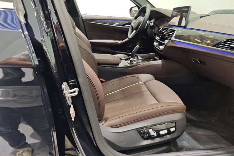 Used BMW 5 Series 2022 Second Facelift 530Li Luxury Version M Sport Package Interior 10