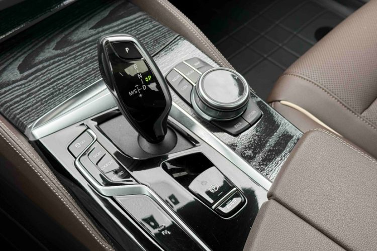 Used BMW 5 Series 2022 530Li Leading Model M Sport Package Interior 10