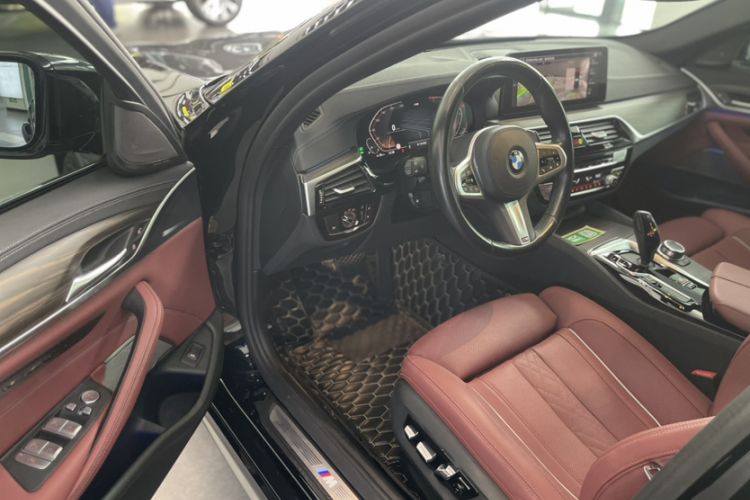 Used BMW 5 Series 2022 Second Facelift 530Li Luxury Version M Sport Package Interior 10
